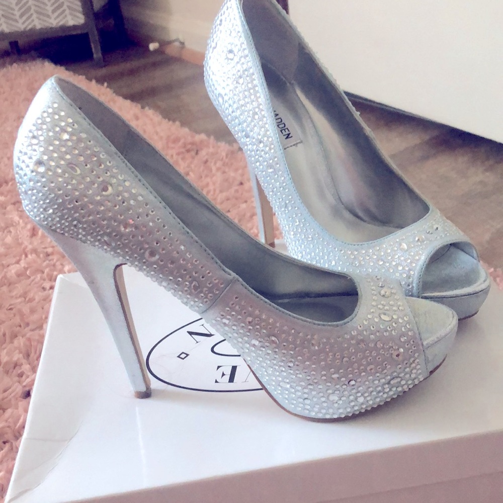 Like New in box Steve Madden Cycile